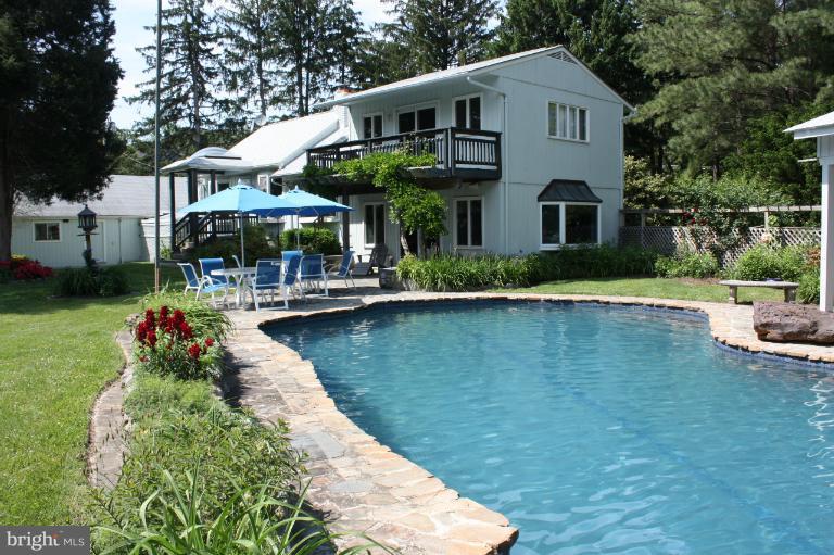 1263 Magothy Road Pasadena, MD 21122 - Photo 25 of 30 View of house & pool