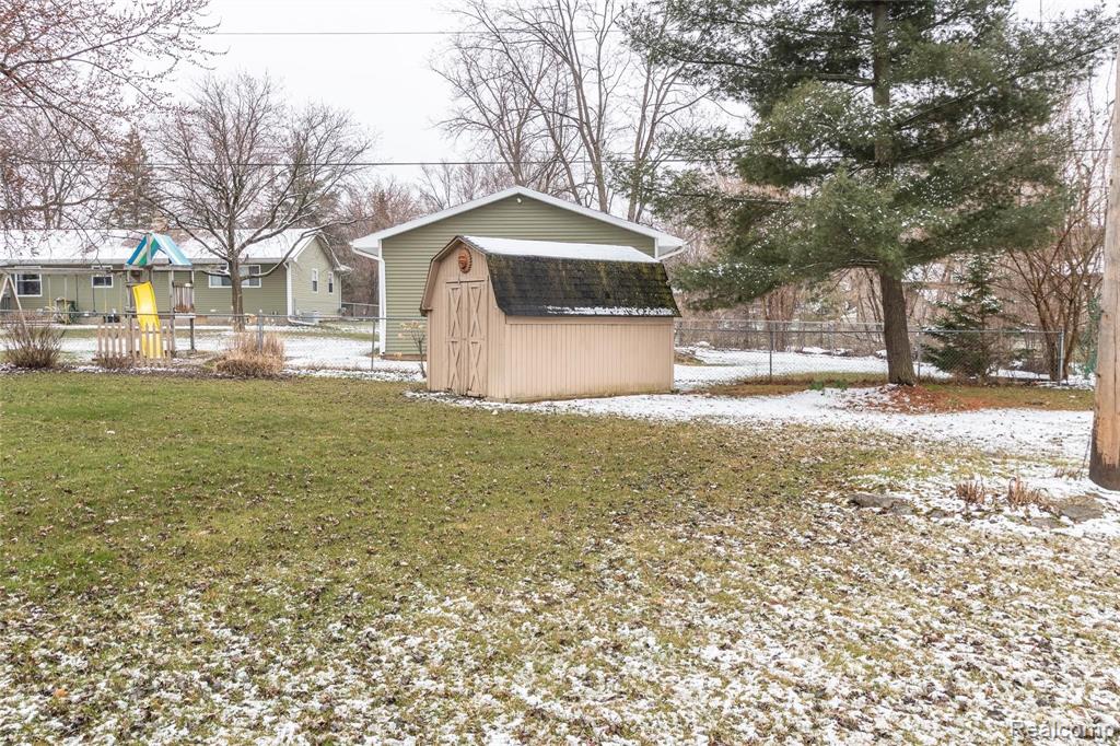 5184 Olde Saybrooke Road Grand Blanc, MI 48439 - Photo 9 of 32