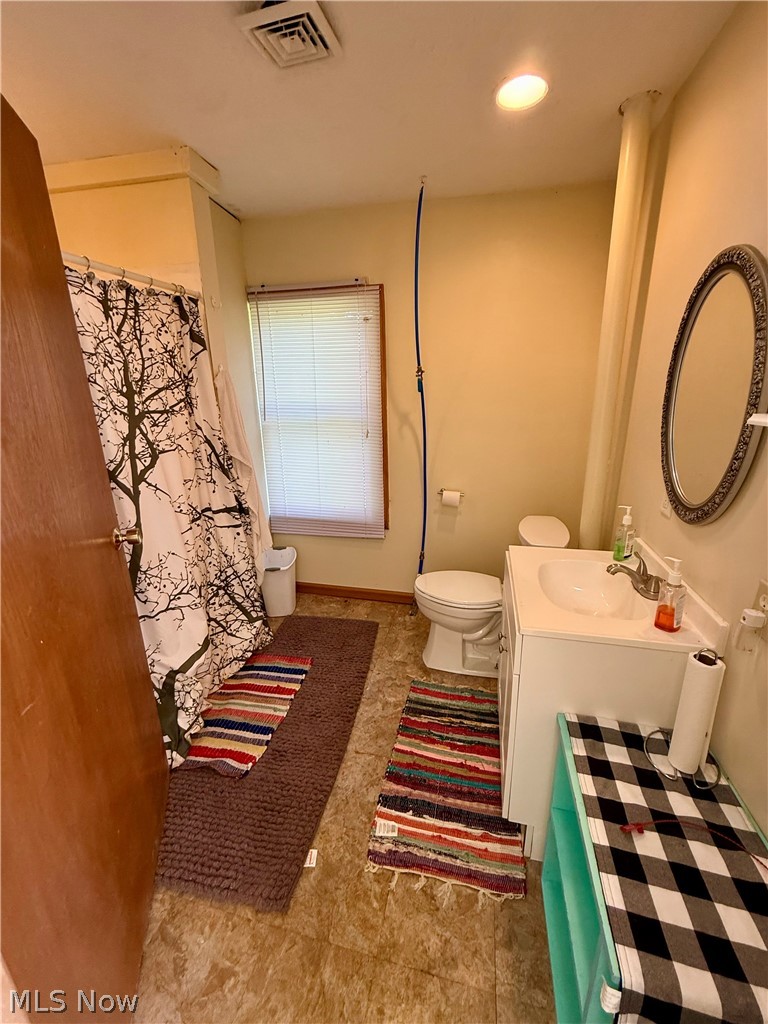 79601 Adams Road Freeport, OH 43973 - Photo 28 of 49 Bathroom of "Hilton House"
