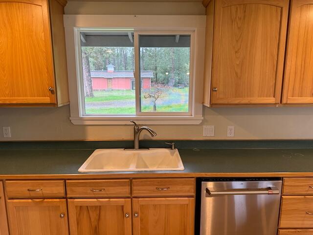 807 Kincaid Road Williams, OR 97544 - Photo 5 of 34 01 - 24