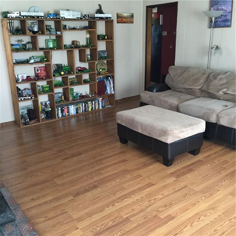 289 Golf Course Road Volant, PA 16156 - Photo 7 of 24 Living Room