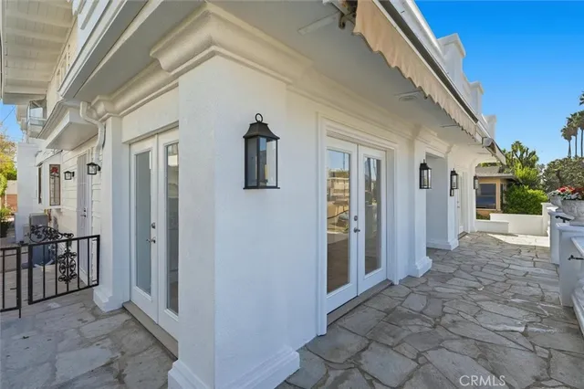 a view of a house with porch