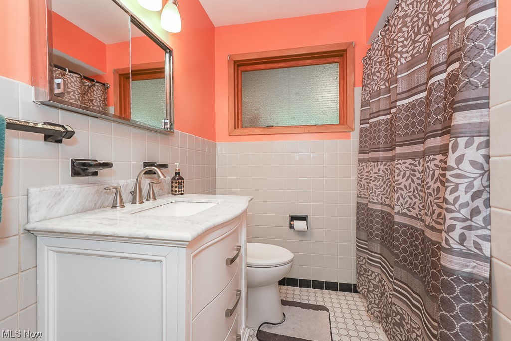 6585 Crossview Road Independence, OH 44131 - Photo 19 of 34 Bathroom #1