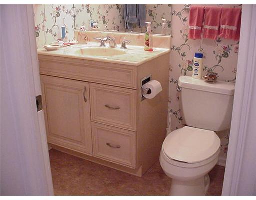 900 Washington Road, Unit 308 Mt. Lebanon, PA 15228 - Photo 12 of 16 Full Bath.