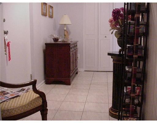 900 Washington Road, Unit 308 Mt. Lebanon, PA 15228 - Photo 4 of 16 Entry/Foyer.