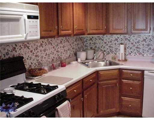 900 Washington Road, Unit 308 Mt. Lebanon, PA 15228 - Photo 5 of 16 Kitchen.
