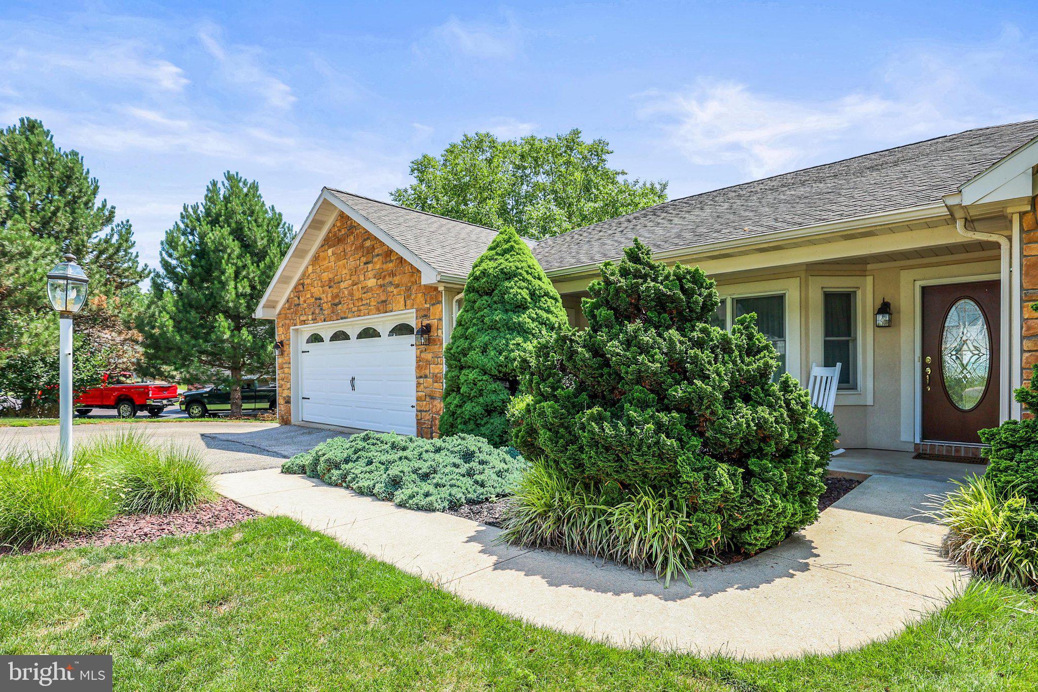 151 Overview Circle East Red Lion, PA 17356 - Photo 4 of 64