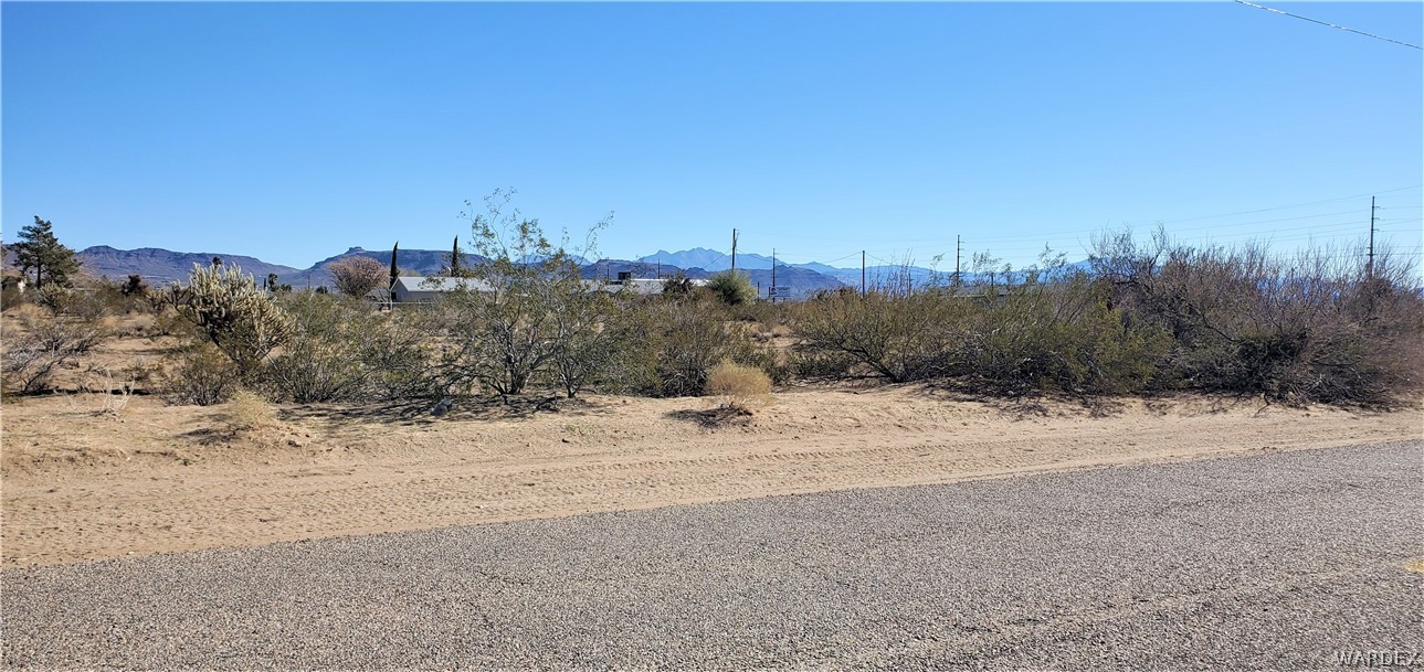 0 North Verde Road Golden Valley, AZ 86413 - Photo 4 of 16 a view of a dry yard with wooden fence
