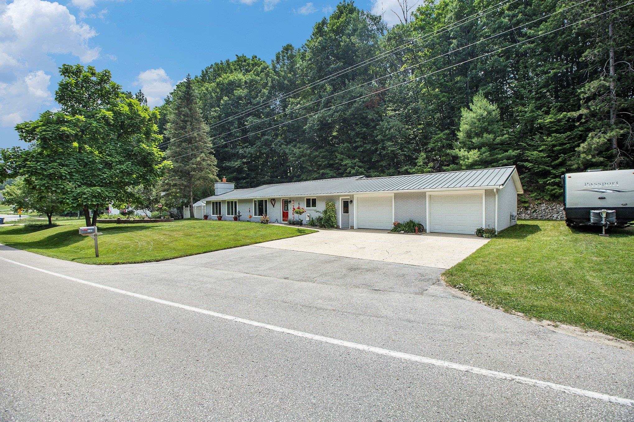 4184 Holiday Road Traverse City, MI 49686 - Photo 4 of 29