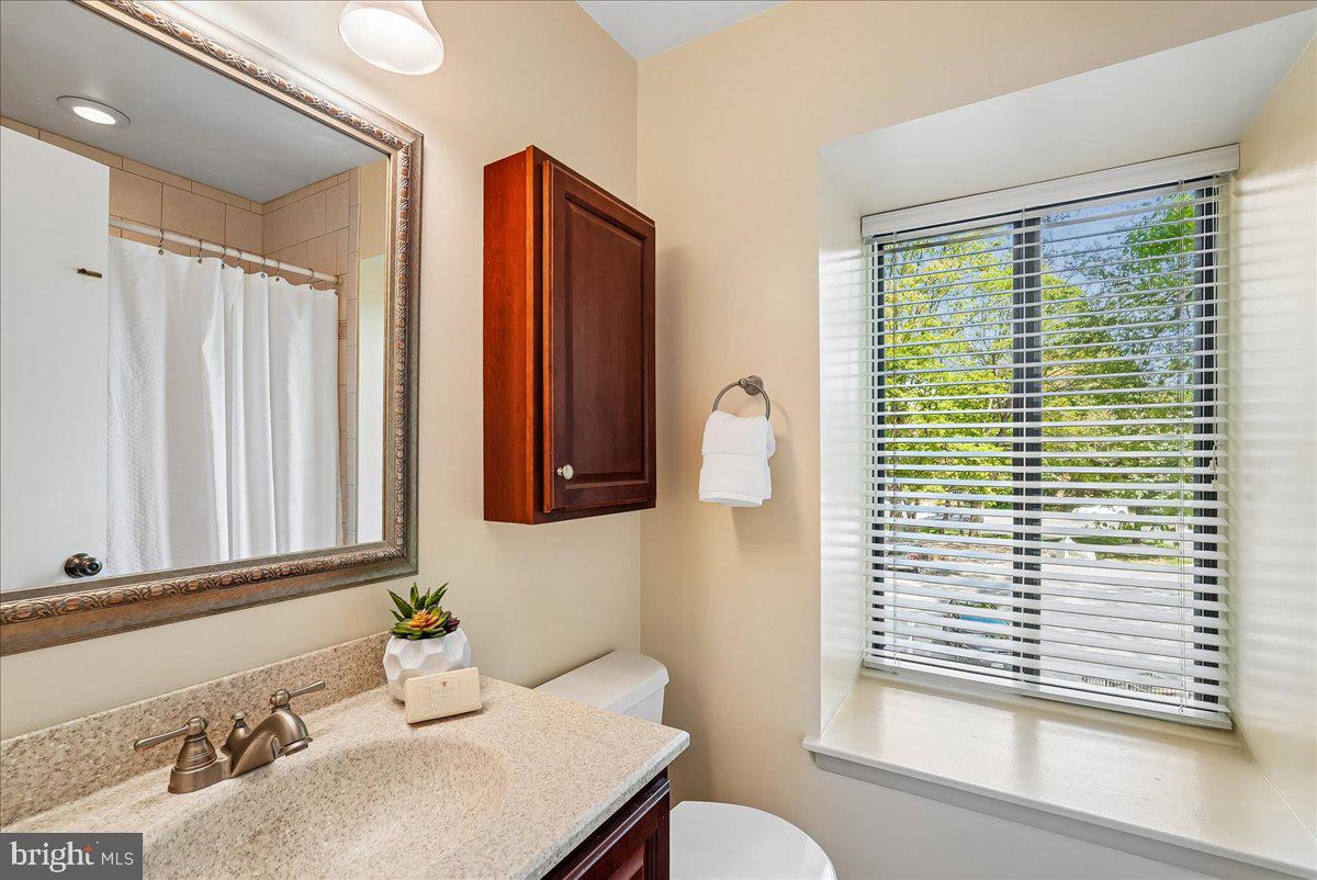 2024 Swans Neck Way Reston, VA 20191 - Photo 22 of 42 Bathroom 2