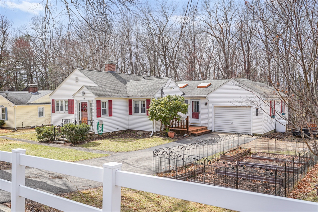 49 Homestead Road Holden, MA 01520 - Photo 1 of 33 Gallery Image 1