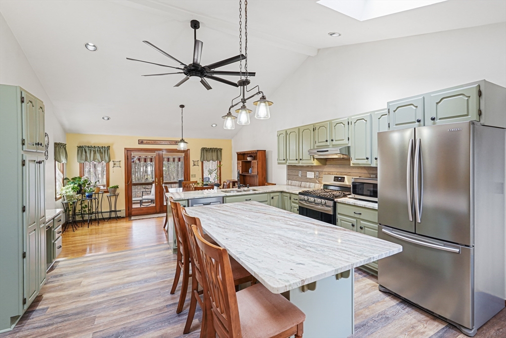 49 Homestead Road Holden, MA 01520 - Photo 4 of 33 Gallery Image 4