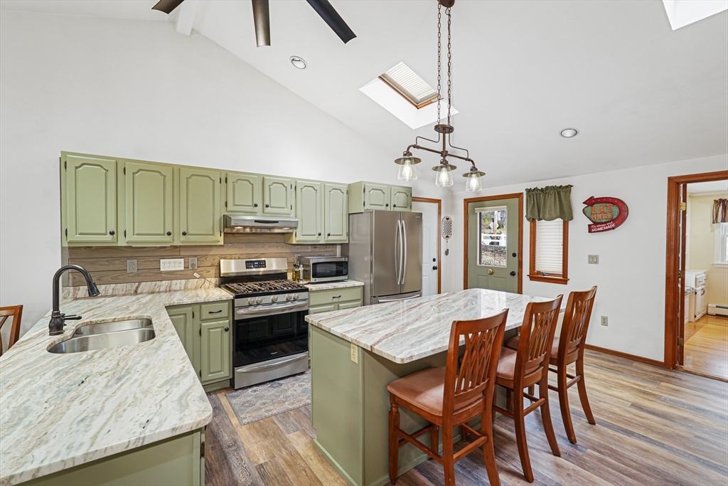 49 Homestead Road Holden, MA 01520 - Photo 5 of 33 Gallery Image 5