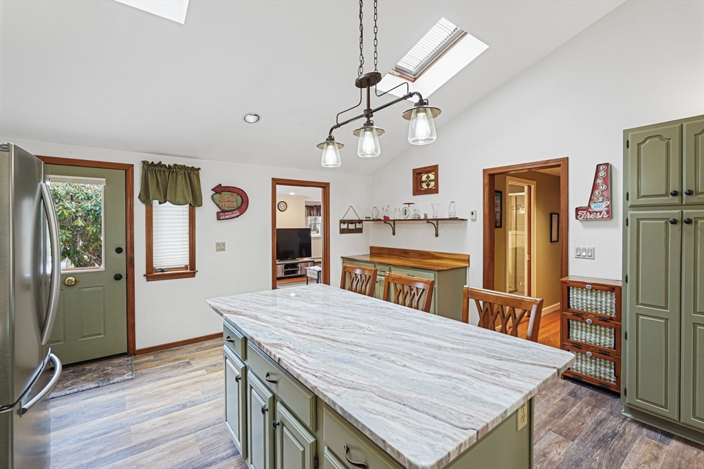 49 Homestead Road Holden, MA 01520 - Photo 6 of 33 Gallery Image 6
