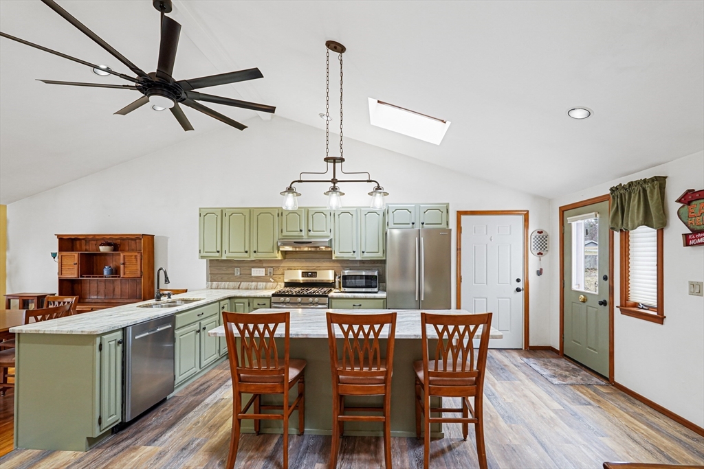 49 Homestead Road Holden, MA 01520 - Photo 8 of 33 Gallery Image 8