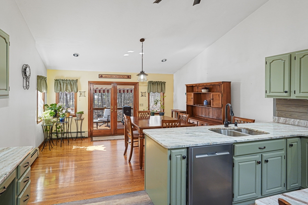 49 Homestead Road Holden, MA 01520 - Photo 9 of 33 Gallery Image 9