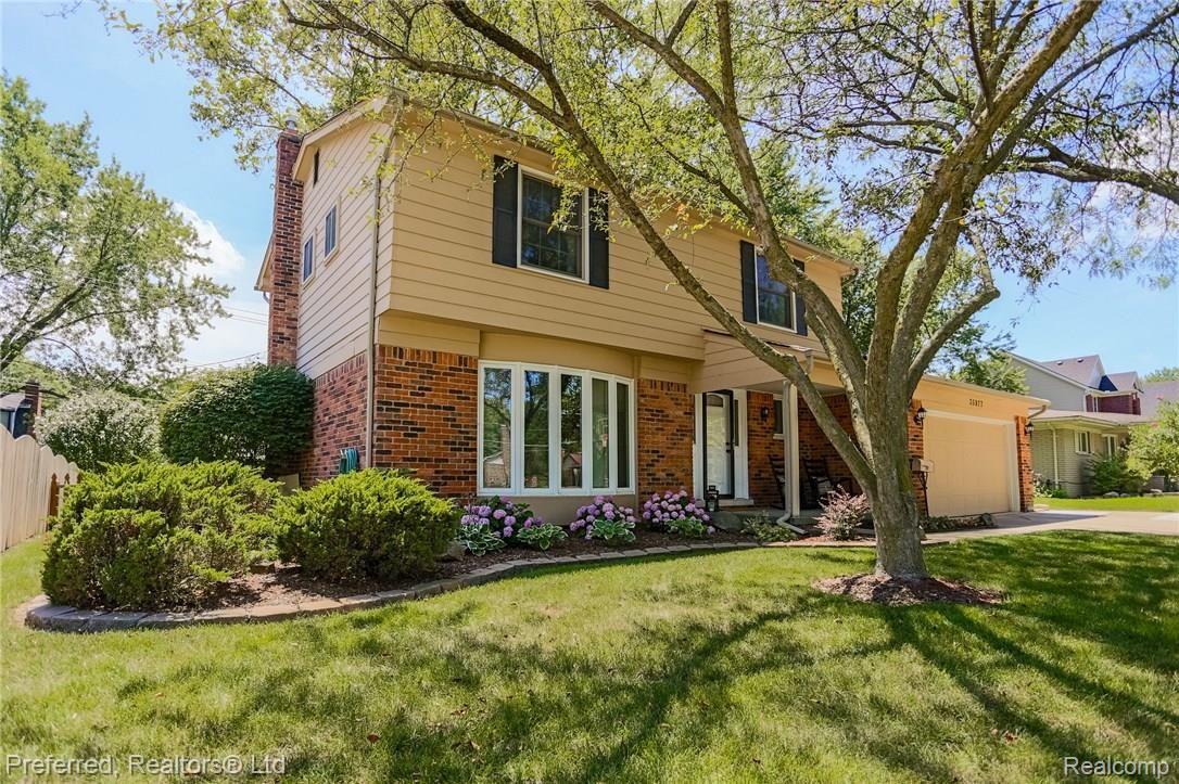 35977 Curtis Road Livonia, MI 48152 - Photo 2 of 42 2IMG_5628.jpg
