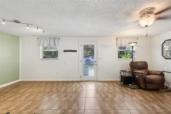 $304,400 | 1013 Oakhill Street, Seffner, FL 33584