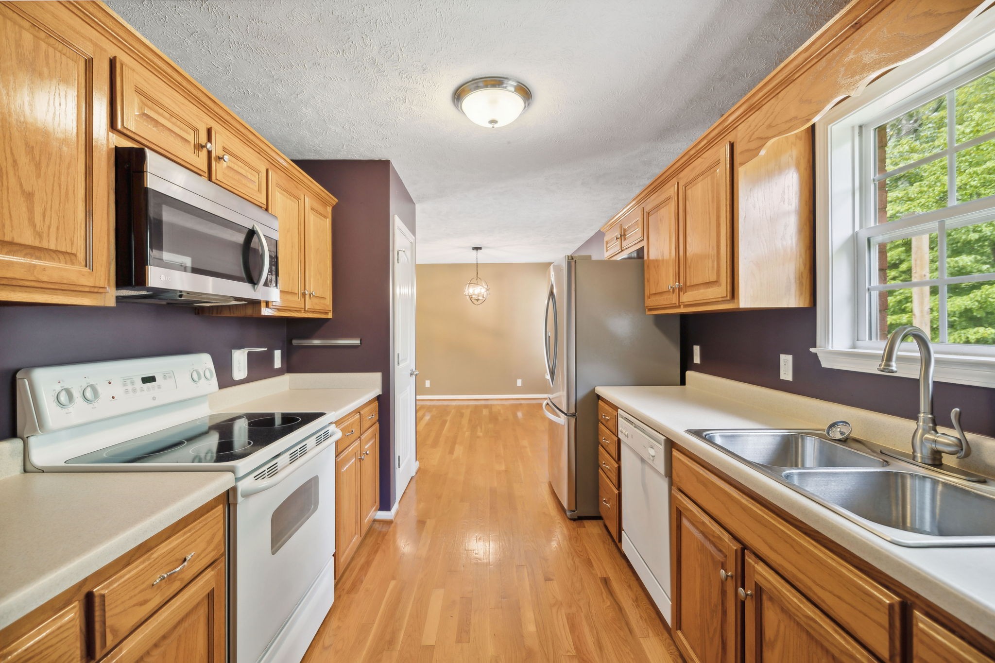 373 Oak Hollow Road Manchester, TN 37355 - Photo 11 of 34 a kitchen that has a sink and a stove