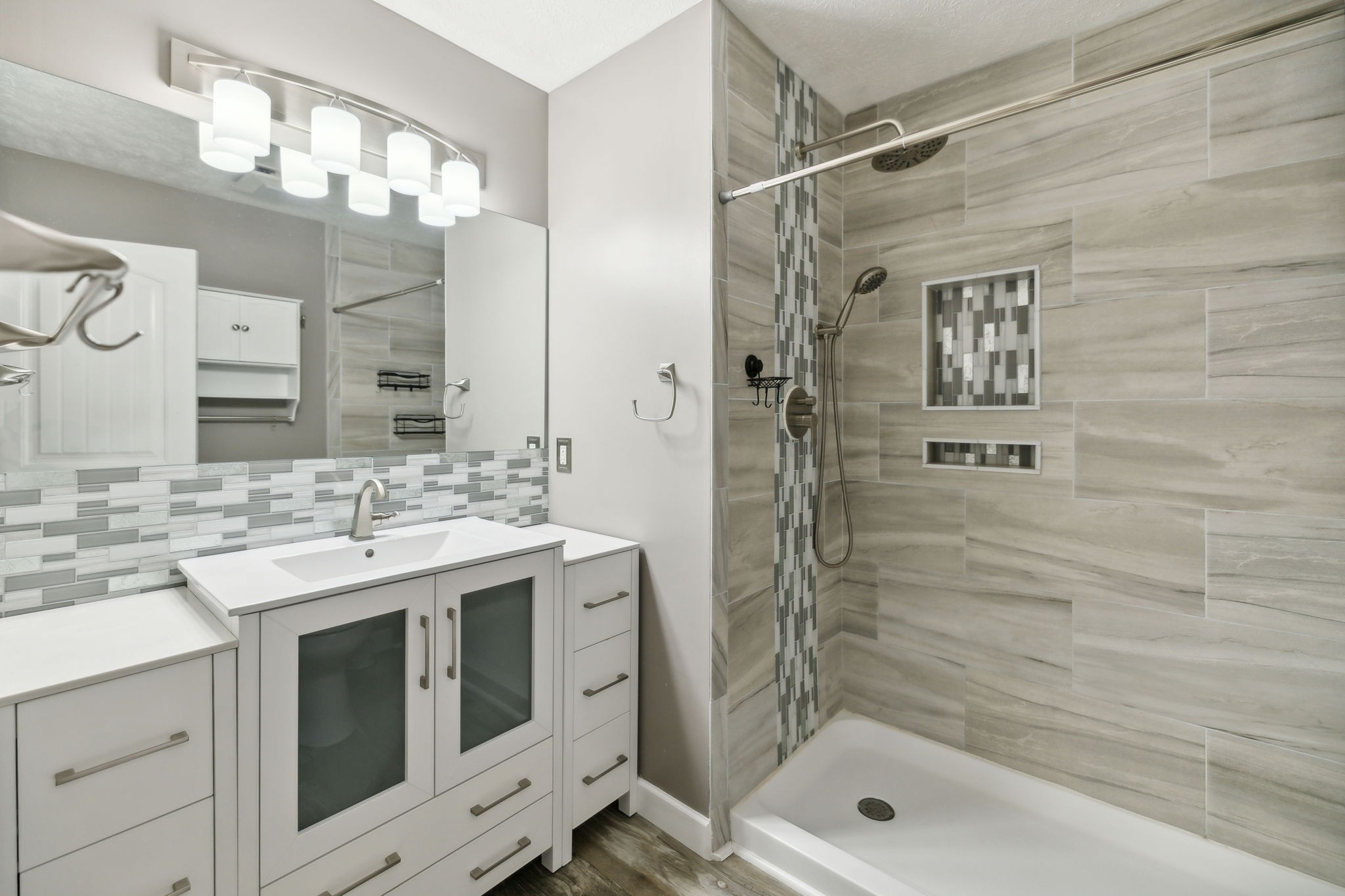 373 Oak Hollow Road Manchester, TN 37355 - Photo 15 of 34 a bathroom with a shower sink vanity and mirror