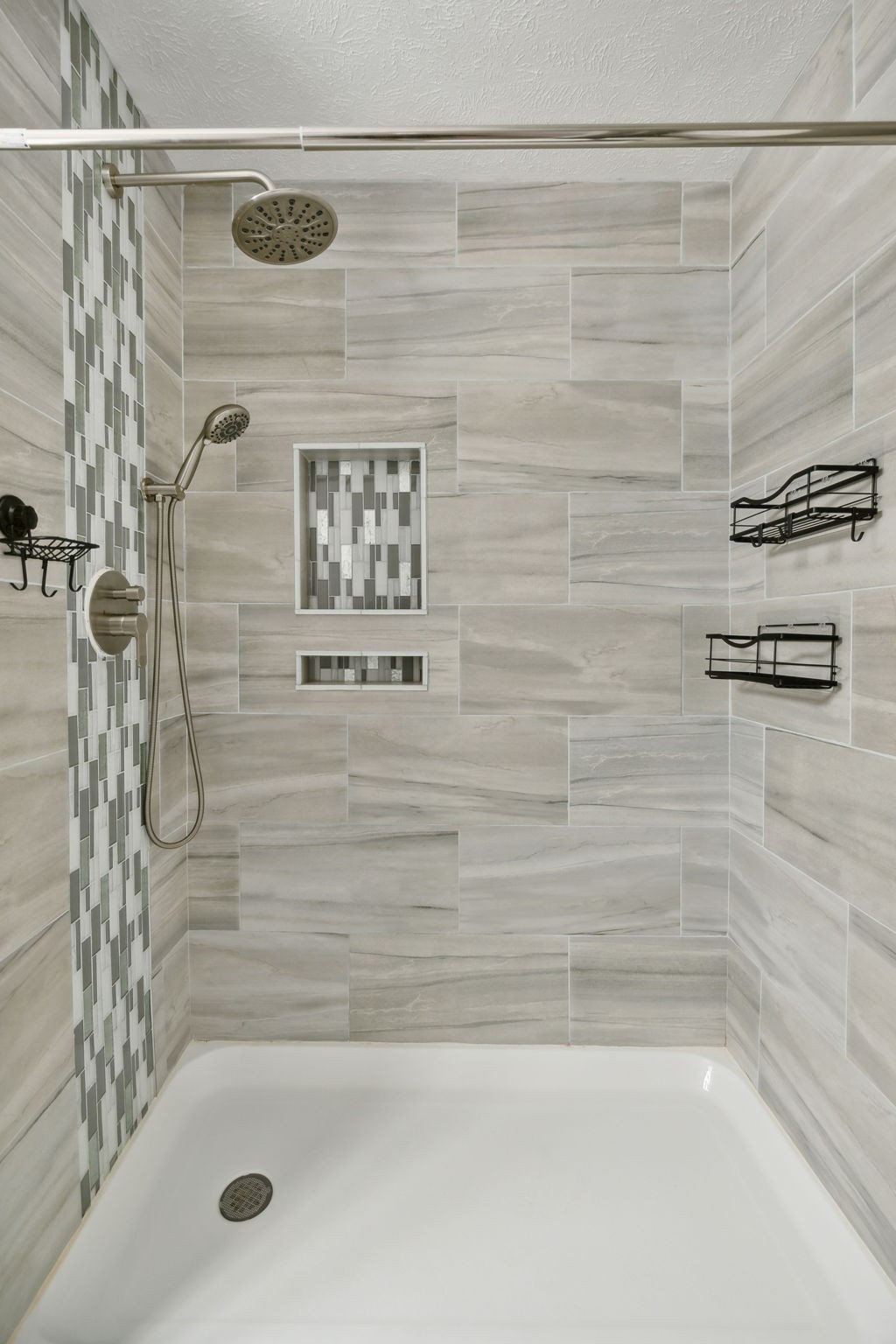 373 Oak Hollow Road Manchester, TN 37355 - Photo 16 of 34 a bathroom with a shower and a bath tub