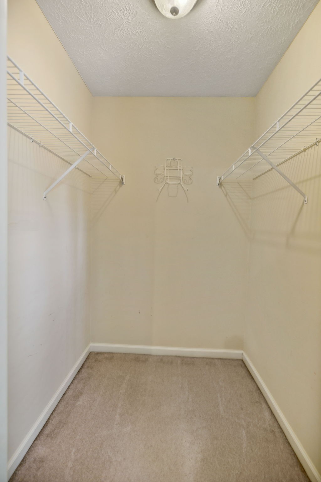373 Oak Hollow Road Manchester, TN 37355 - Photo 21 of 34 a view of a room