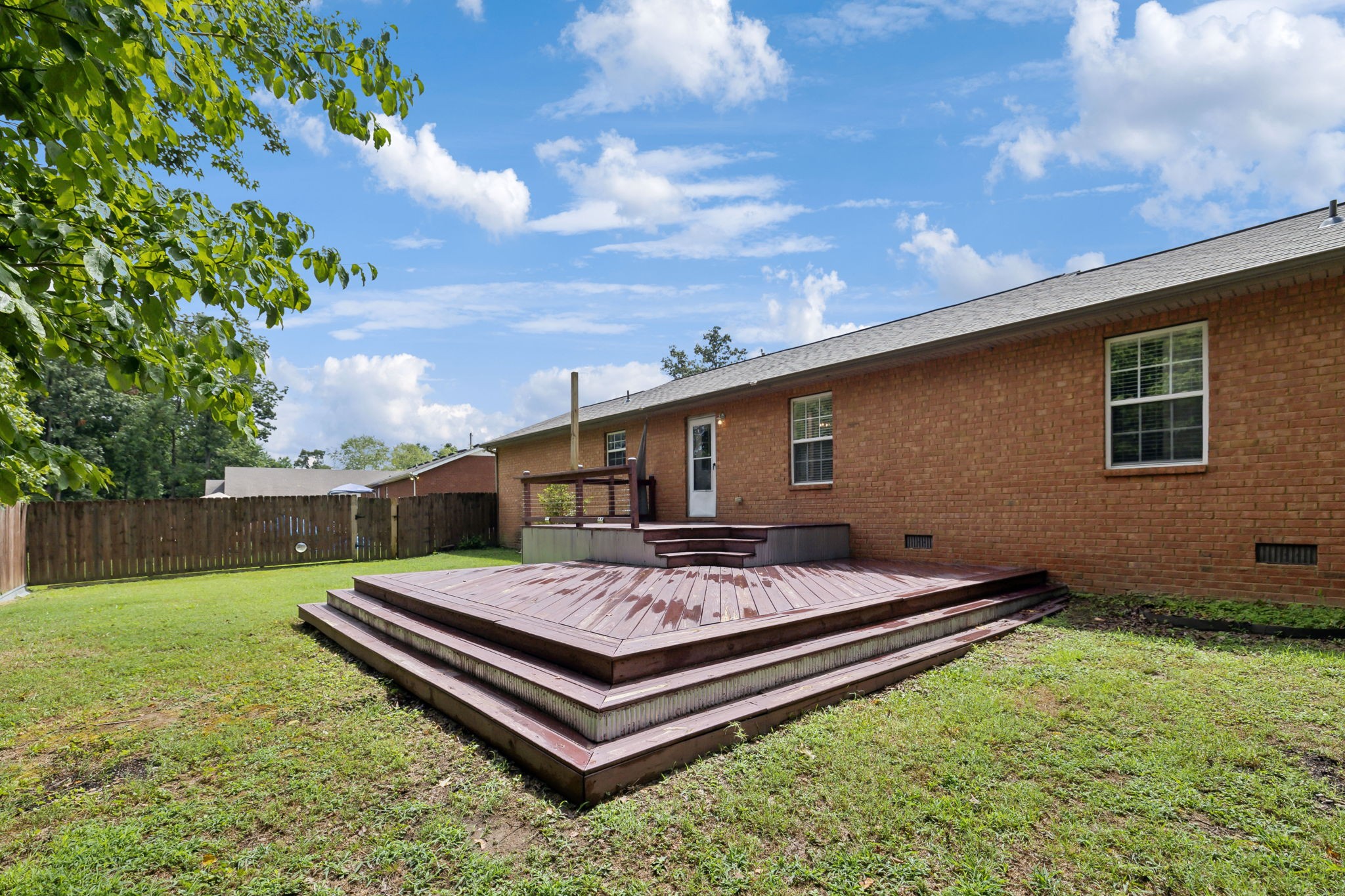 373 Oak Hollow Road Manchester, TN 37355 - Photo 24 of 34 a wooden bench sitting in front of a house