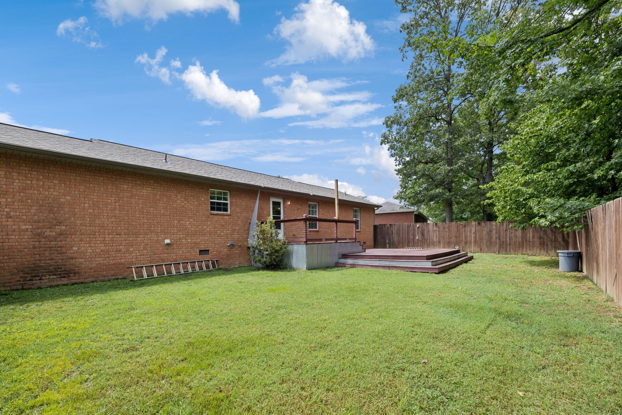 373 Oak Hollow Road Manchester, TN 37355 - Photo 25 of 34 a view of a house with a yard and sitting area