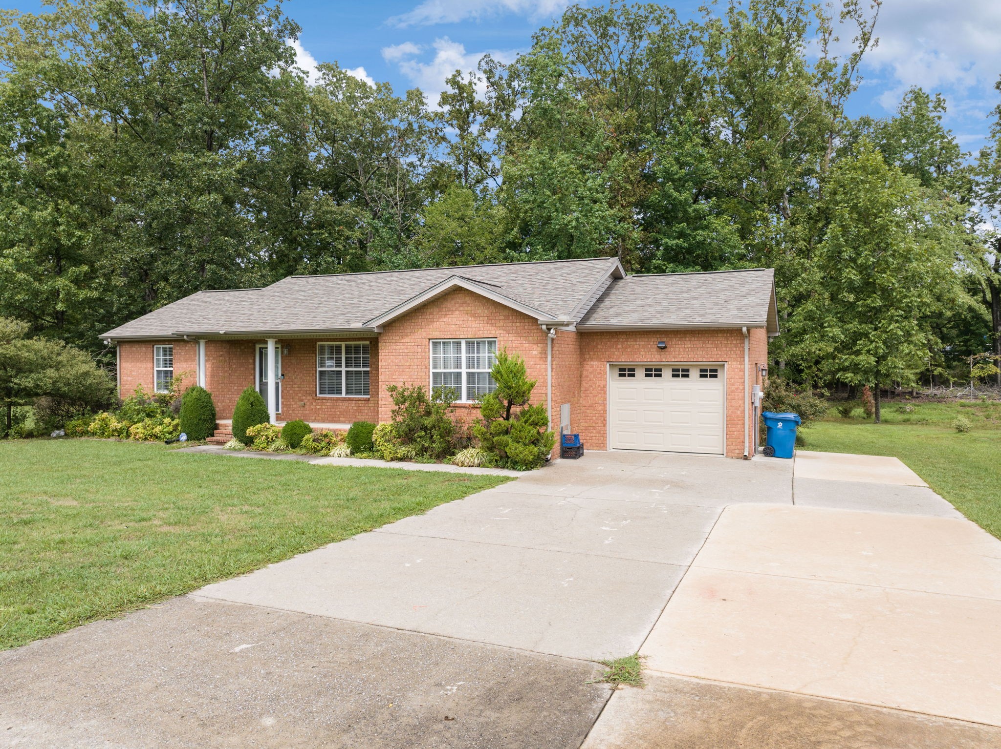 373 Oak Hollow Road Manchester, TN 37355 - Photo 32 of 34 a front view of a house with a yard and garage