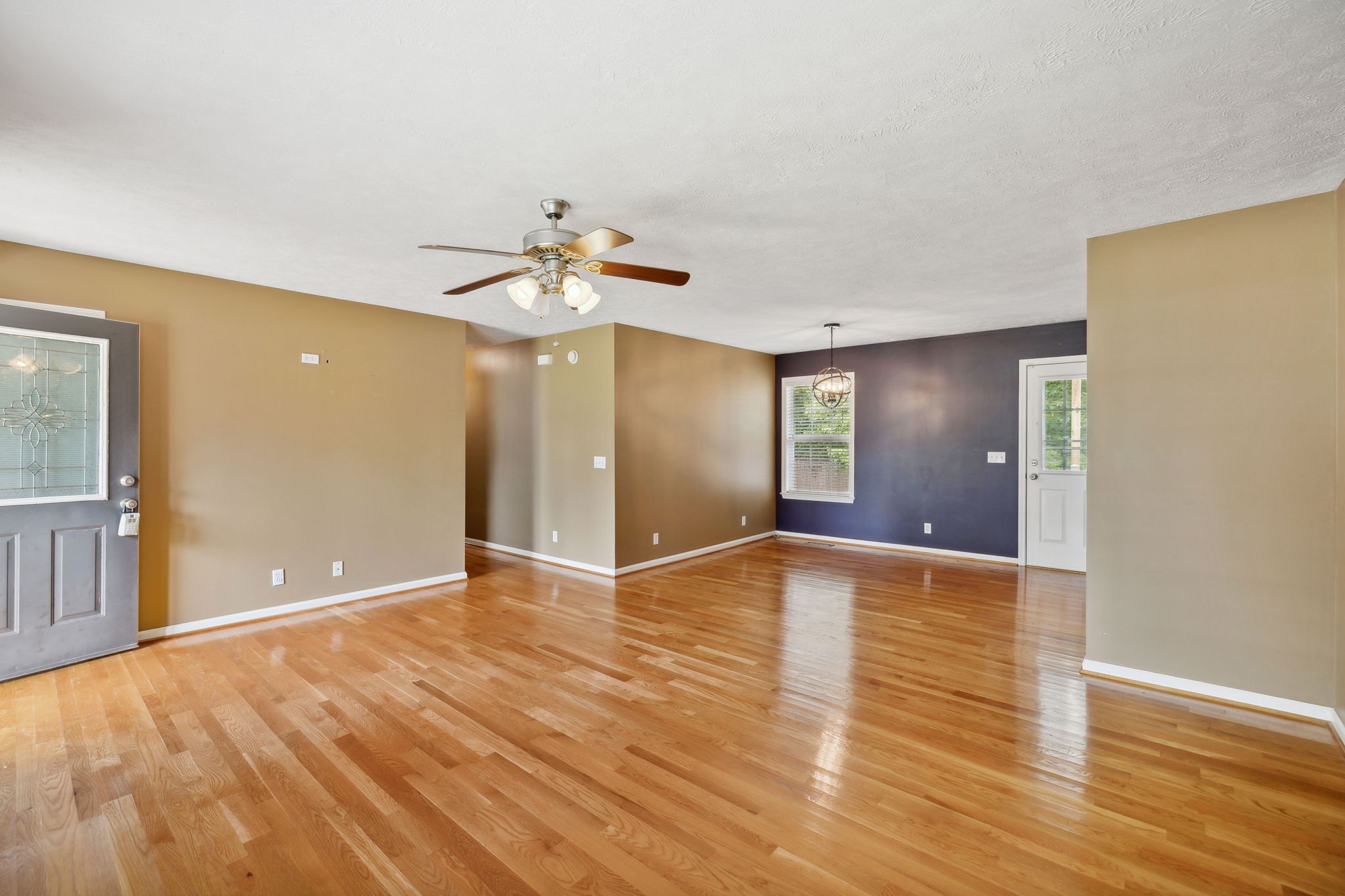 373 Oak Hollow Road Manchester, TN 37355 - Photo 6 of 34 a view of an empty room with wooden floor
