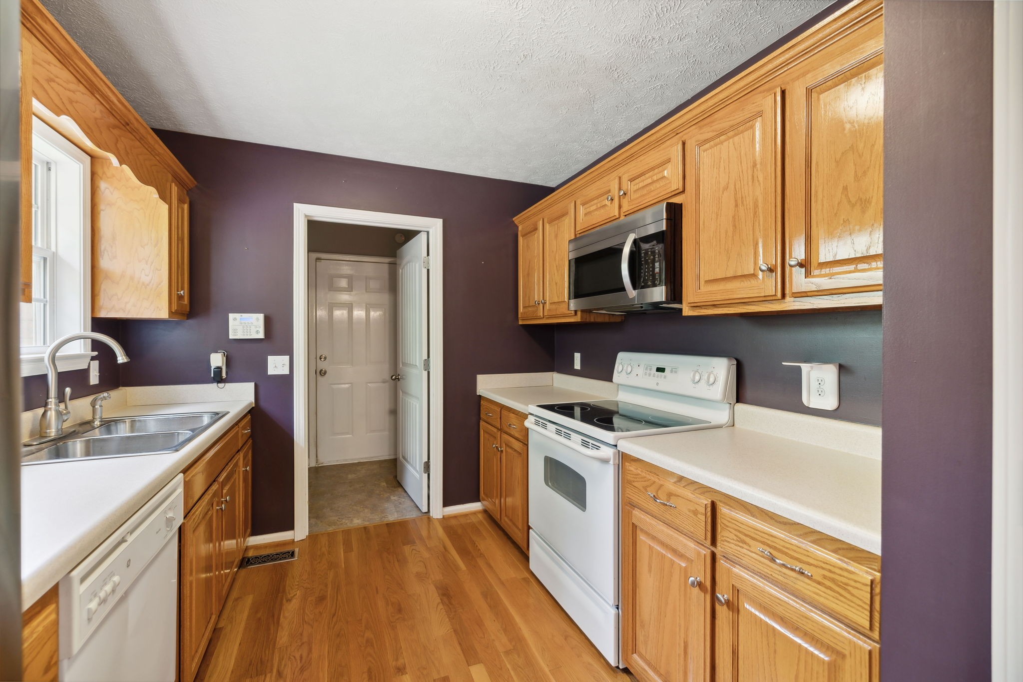 373 Oak Hollow Road Manchester, TN 37355 - Photo 10 of 34 a kitchen with a stove a sink and a microwave
