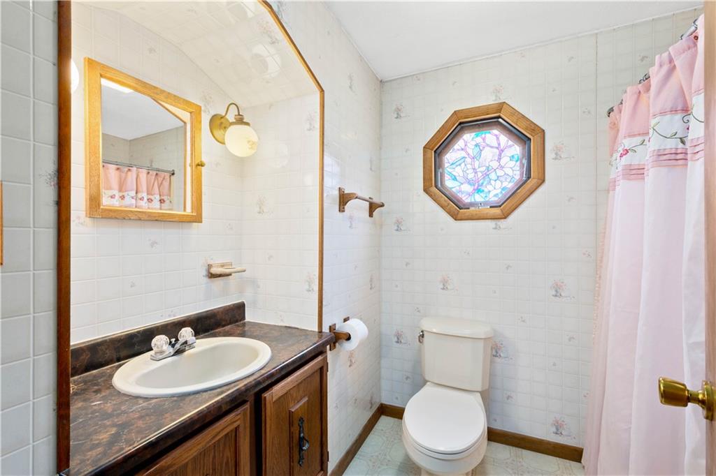 105 Deer Run Road Washington, PA 15301 - Photo 20 of 25 The second full bath has duel vanity lighting and tile throughout.