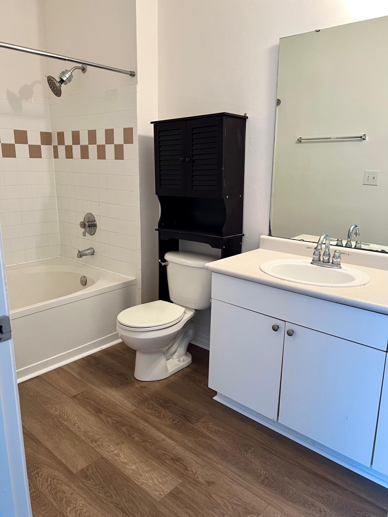 130 River Landing Drive, Unit 3108 Daniel Island, SC 29492 - Photo 12 of 24 Bathroom has a lg soaking tub