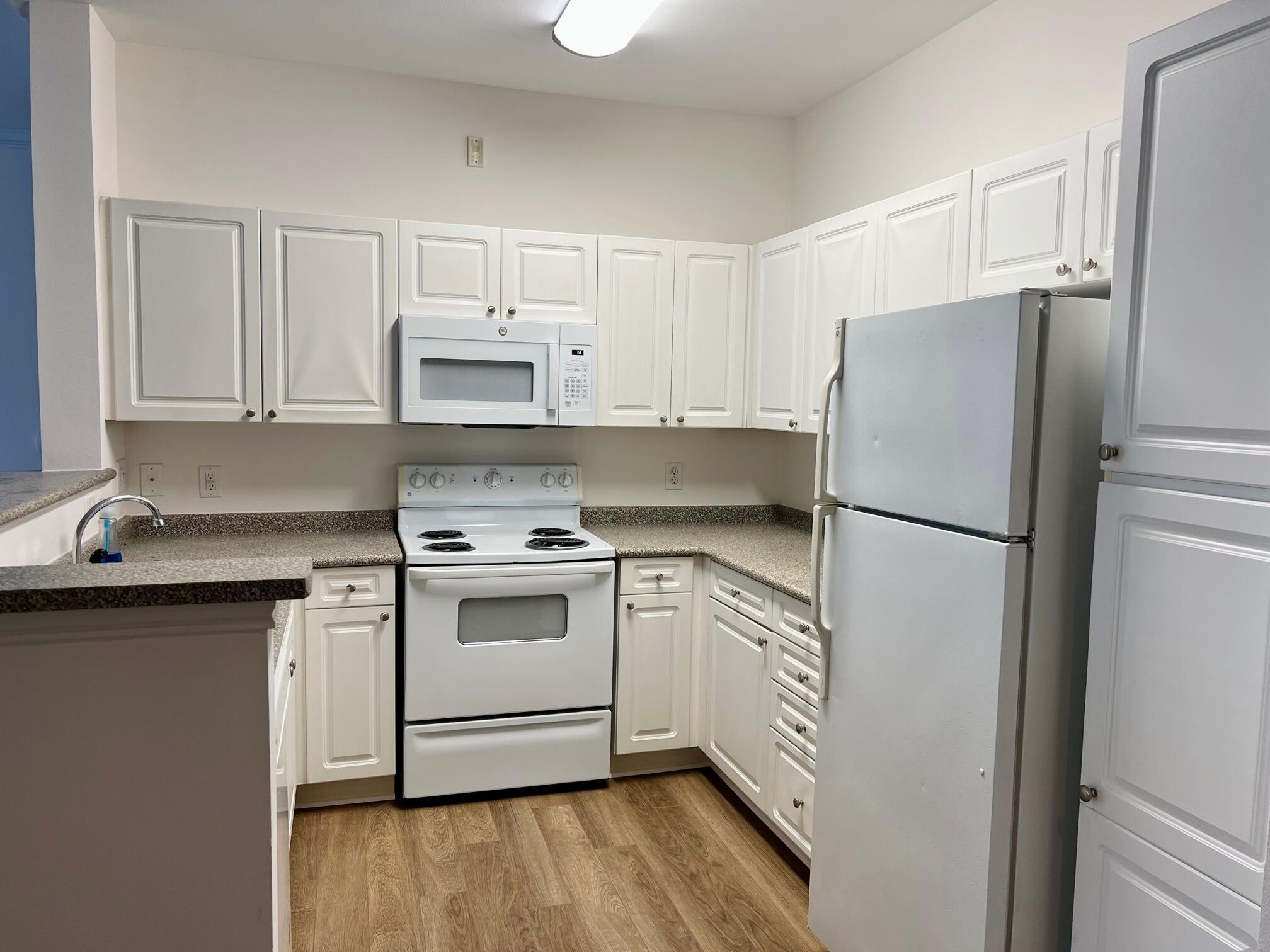 130 River Landing Drive, Unit 3108 Daniel Island, SC 29492 - Photo 7 of 24 Kitchen