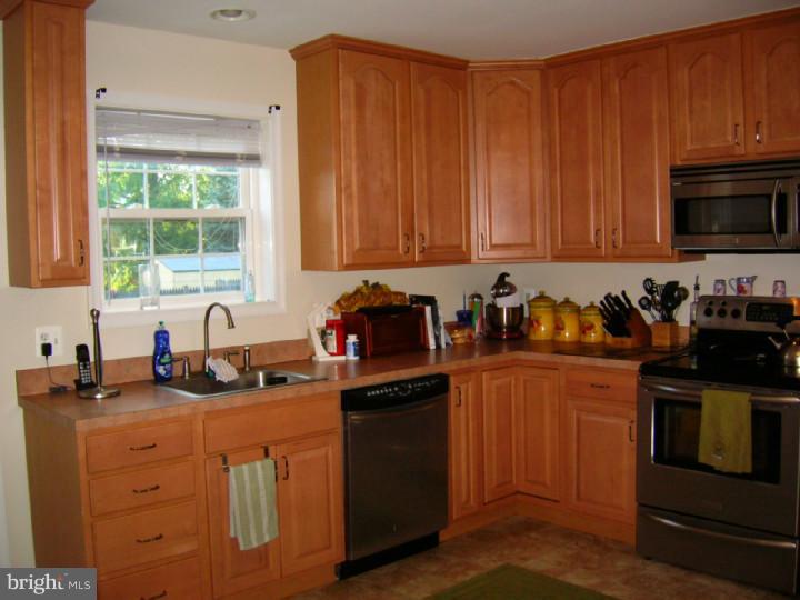 614 Gilbert Road Ridley Park, PA 19078 - Photo 4 of 18 Kitchen