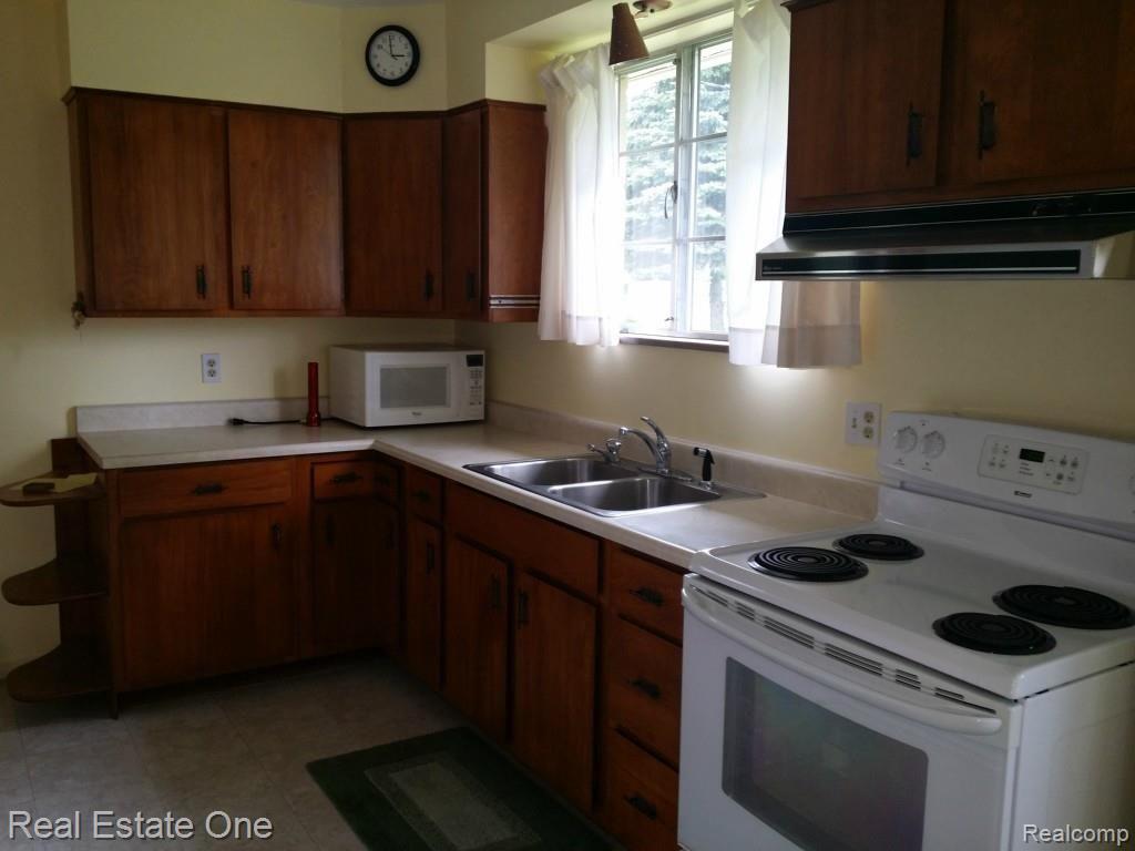 4920 Pelton Road Clarkston, MI 48346 - Photo 9 of 15 Pelton 014.jpg