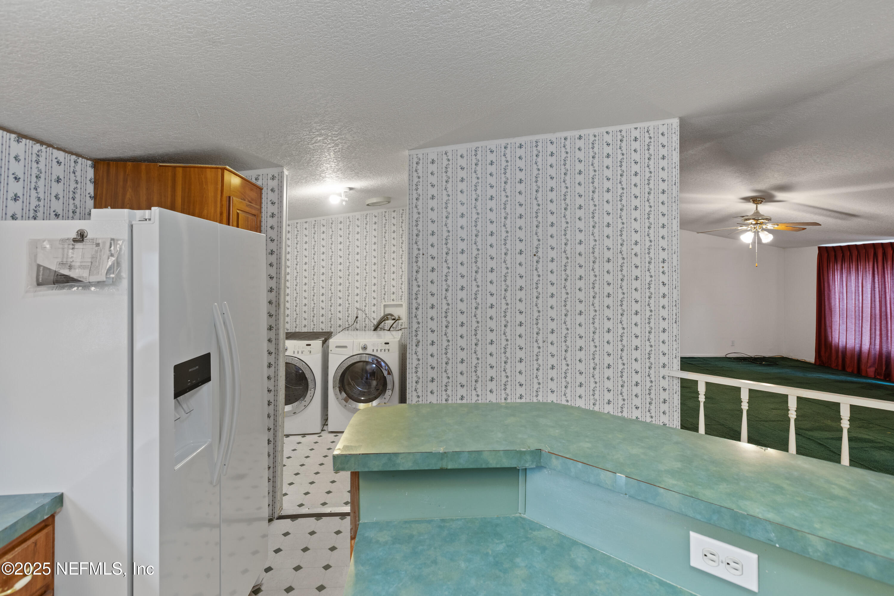 5750 Sequoia Road Keystone Heights, FL 32656 - Photo 13 of 33 a bathroom with a bathtub and shower