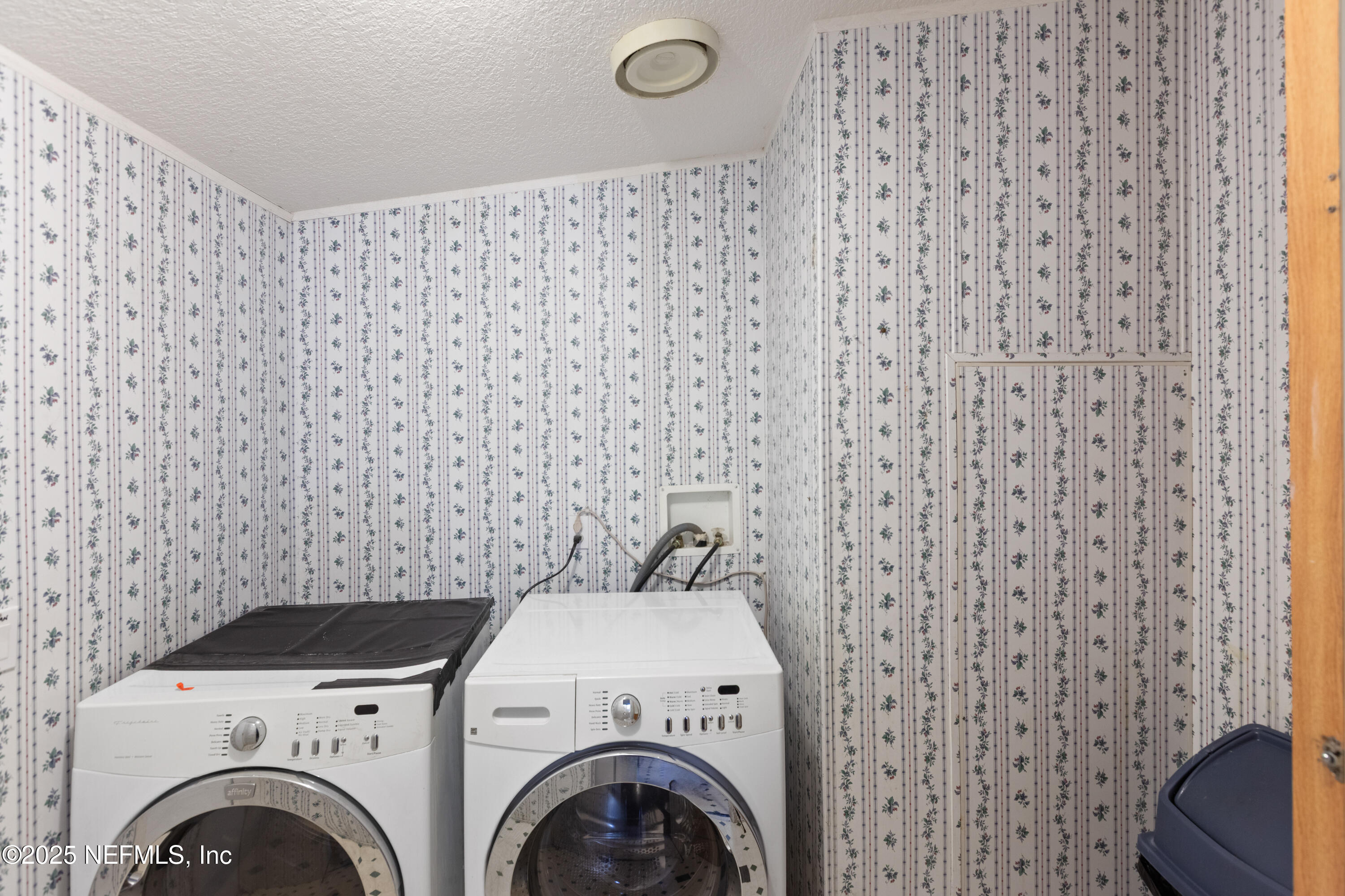 5750 Sequoia Road Keystone Heights, FL 32656 - Photo 14 of 33 a utility room with dryer and washer