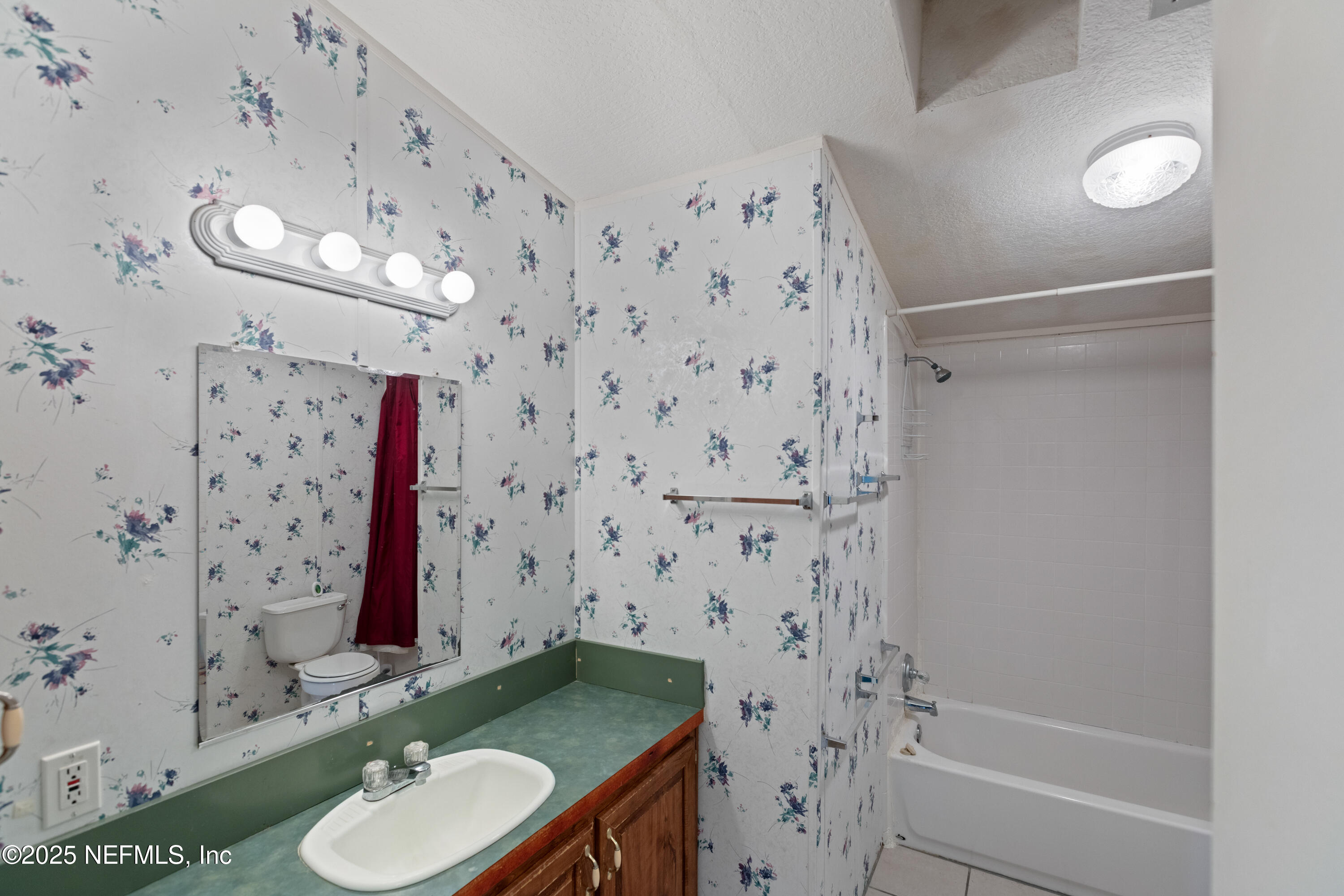 5750 Sequoia Road Keystone Heights, FL 32656 - Photo 32 of 33 a bathroom with a sink toilet and shower