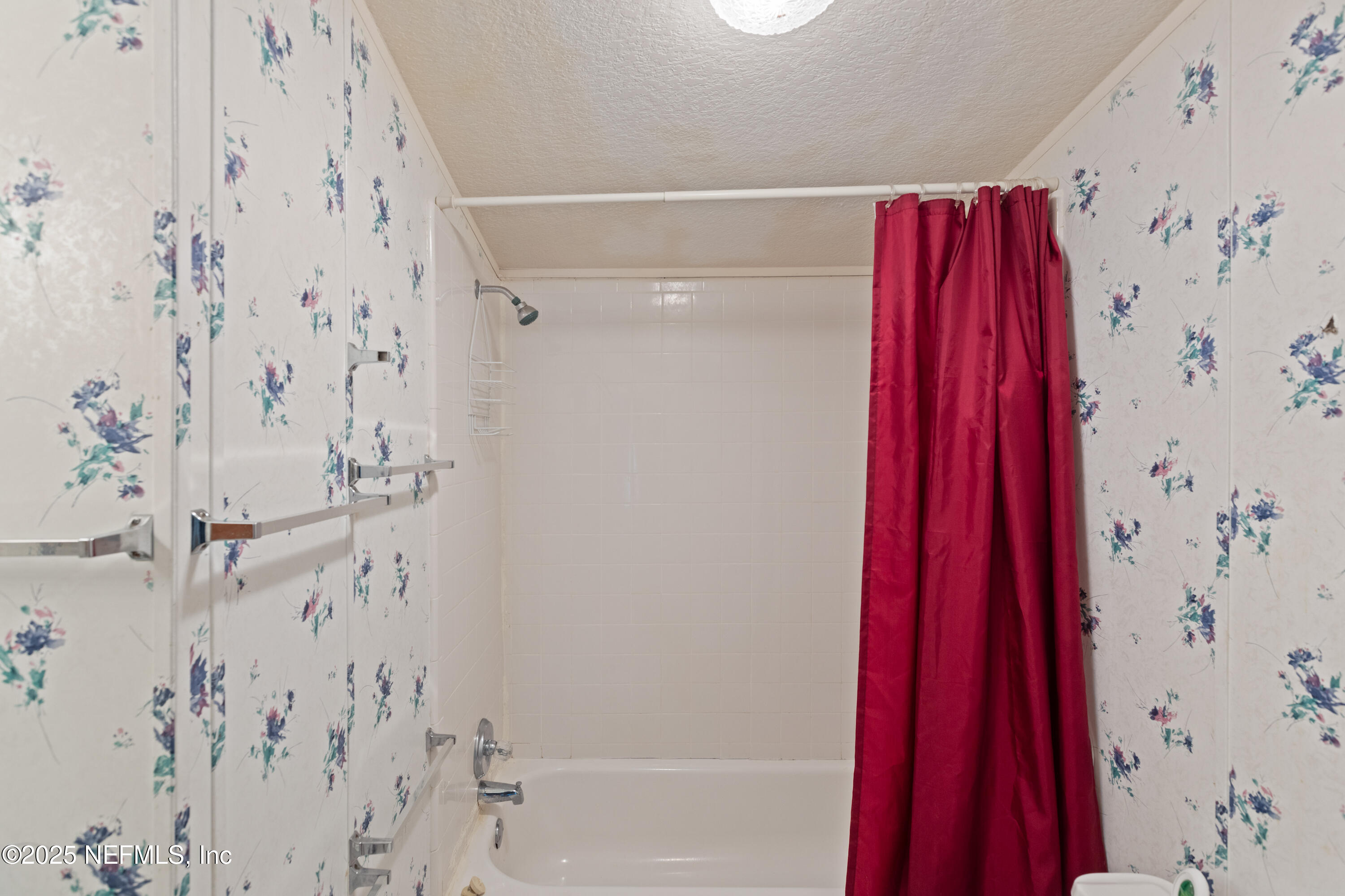 5750 Sequoia Road Keystone Heights, FL 32656 - Photo 33 of 33 a bathroom with a shower and a curtain
