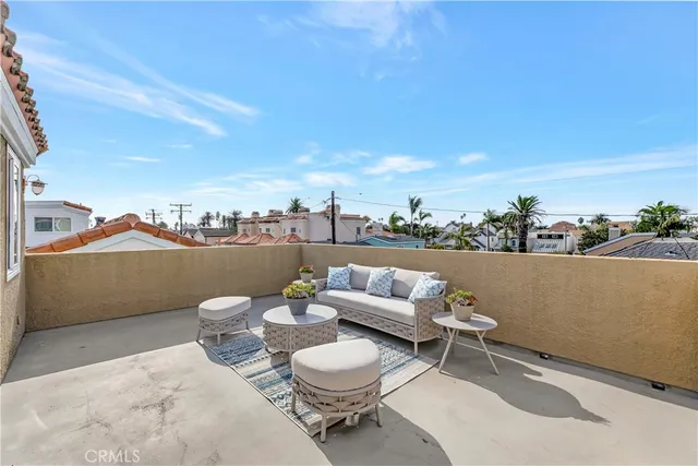 $2,298,000 | 621 8th Street, Huntington Beach, CA 92648