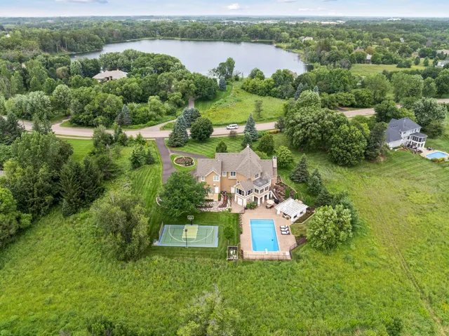 $1,695,000 | 4640 McDonald Drive North, Stillwater, MN 55082