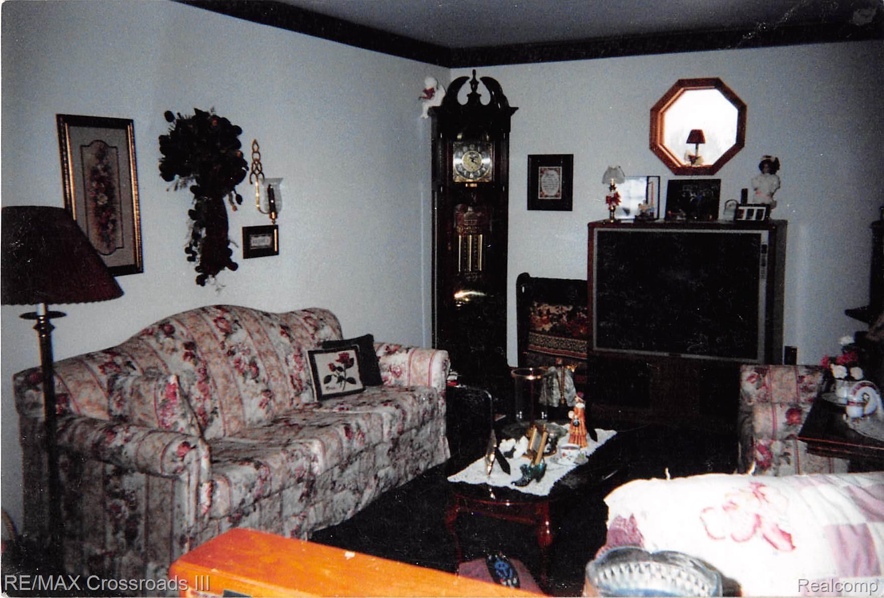 21850 Prince Road Belleville, MI 48111 - Photo 10 of 31 0018.jpg
