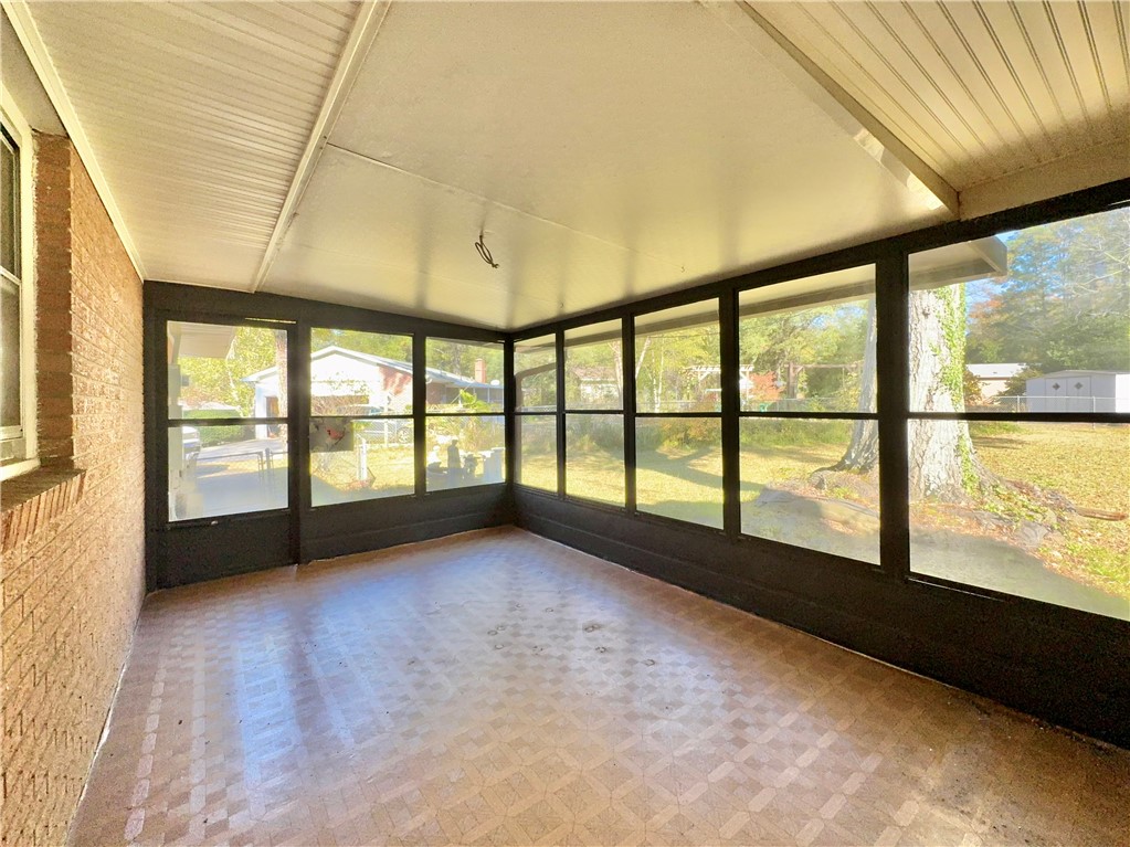 611 Heyward Road Anderson, SC 29621 - Photo 15 of 32 Living