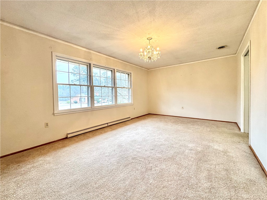 611 Heyward Road Anderson, SC 29621 - Photo 8 of 32 Living Room
