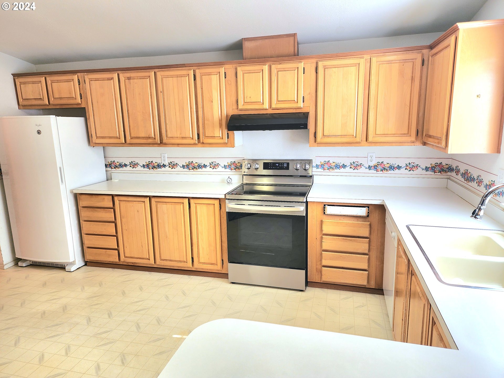 1475 Green Acres Road, Unit 69 Eugene, OR 97408 - Photo 6 of 15 a kitchen with a stove a sink and a refrigerator