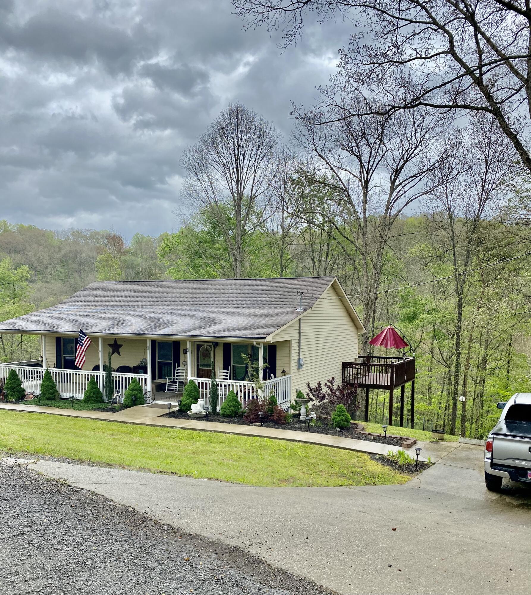 593 Howard Road La Follette, TN 37766 - Photo 2 of 20 C9CA6186-D135-4C93-AF36-B7F1C7E7190B