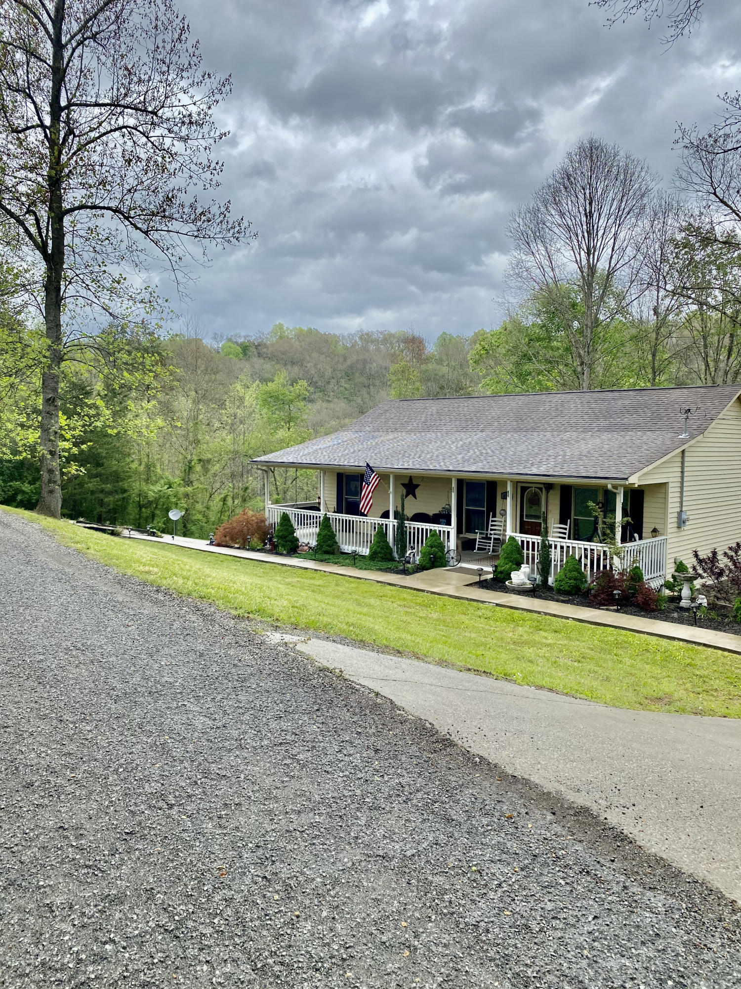 593 Howard Road La Follette, TN 37766 - Photo 5 of 20 63D4CB7E-681F-47E2-9D56-5F3110B98D9B