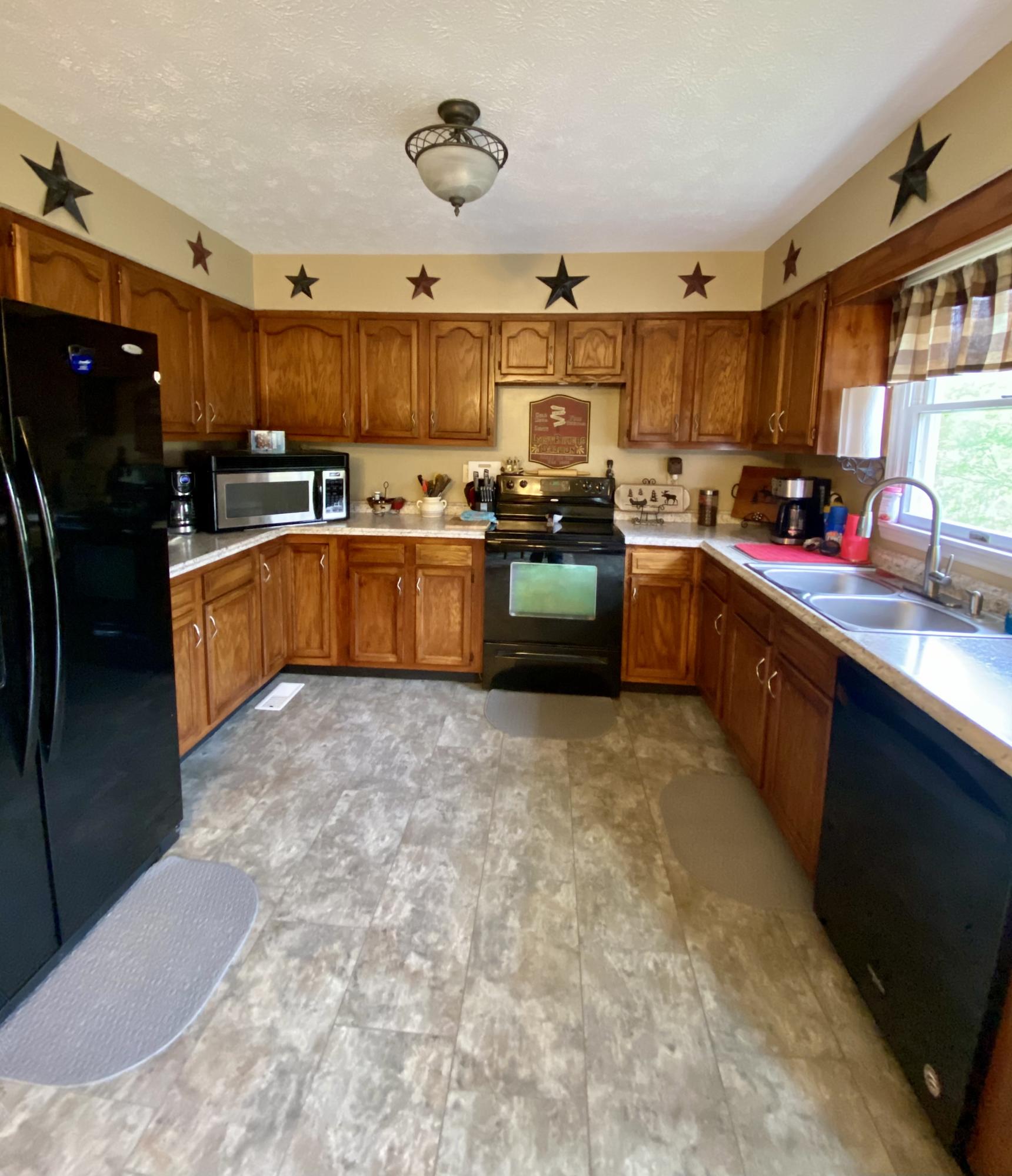 593 Howard Road La Follette, TN 37766 - Photo 8 of 20 45AF7458-86EC-456B-8160-4AABA7C72964