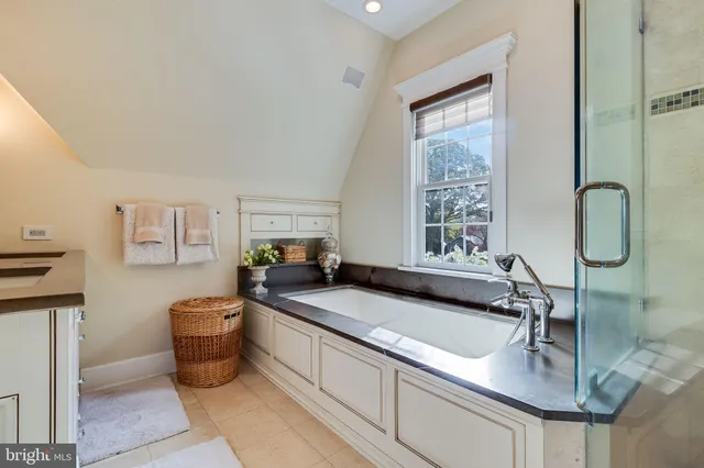 a sign that is sitting on a brick wall